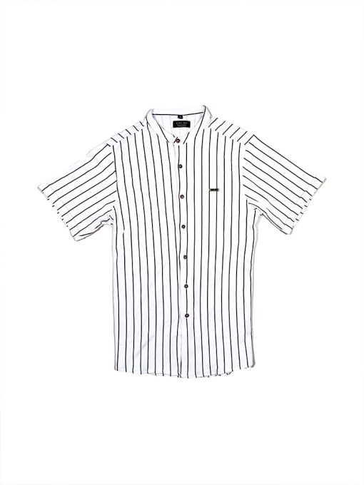 Elevate your casual wardrobe with this Men's White Lining Zara Casual Shirt – a timeless blend of style and comfort.